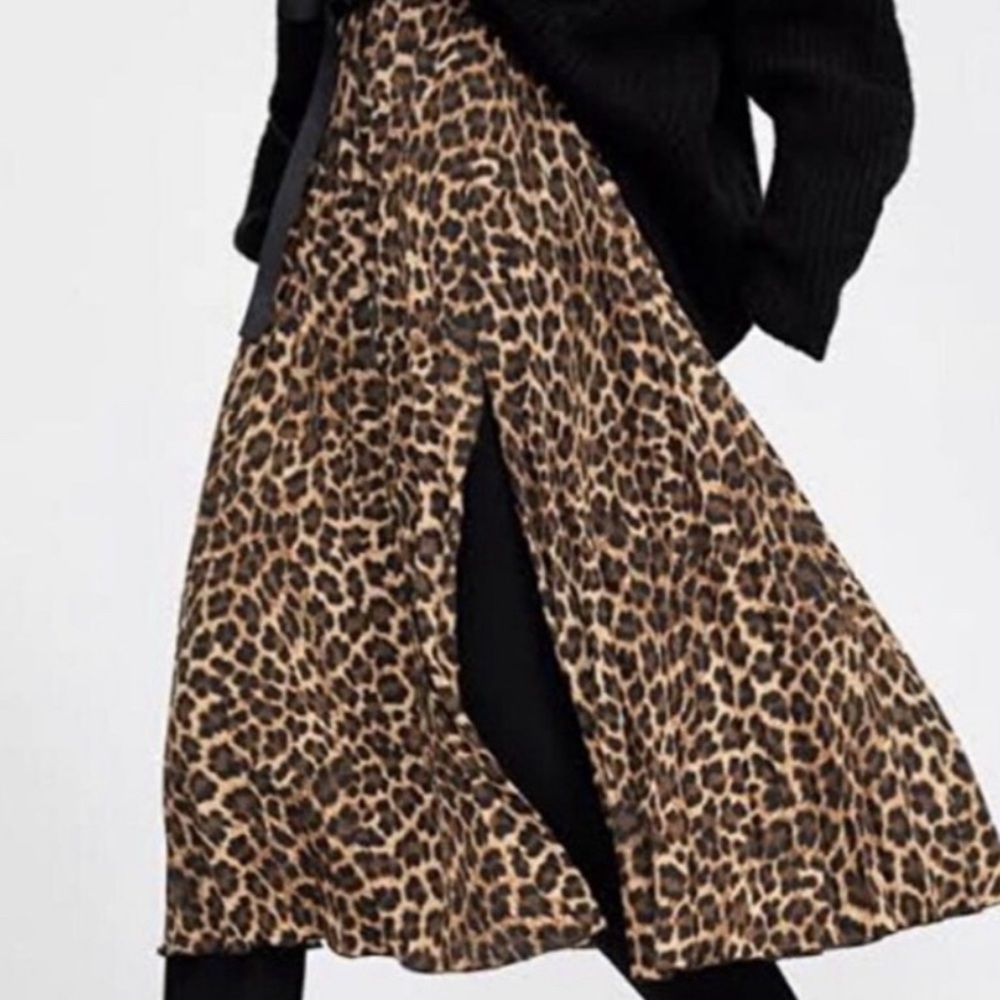 New with tags Zara leopard print skirt, size small